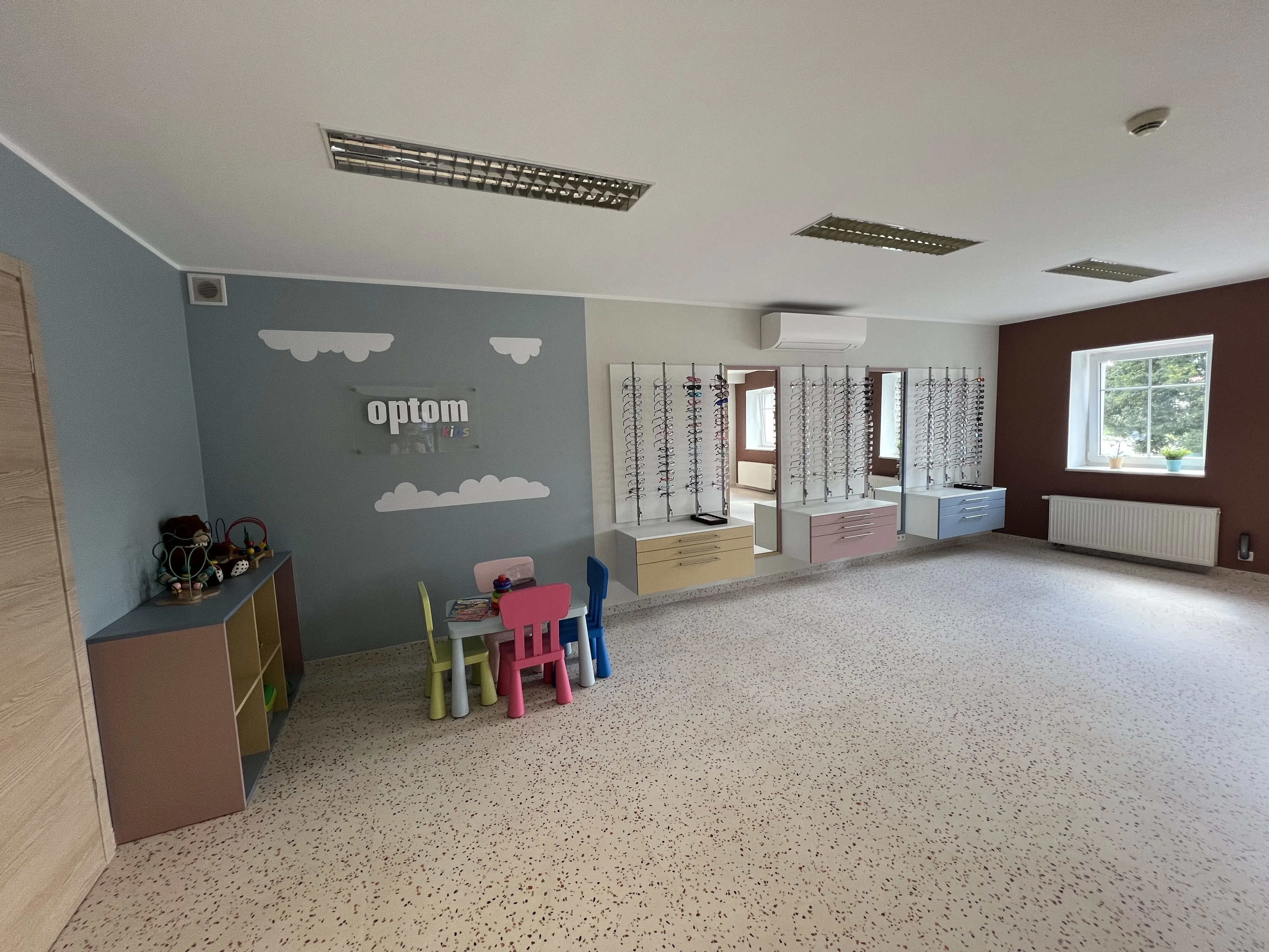 OPTOM Kids wnętrze